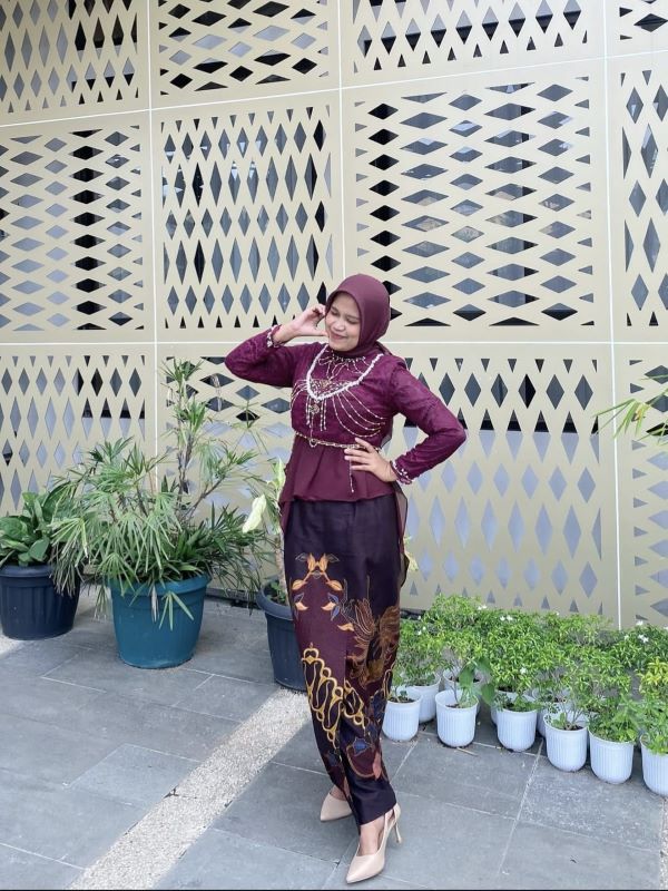 Kebaya Modern Burgundy